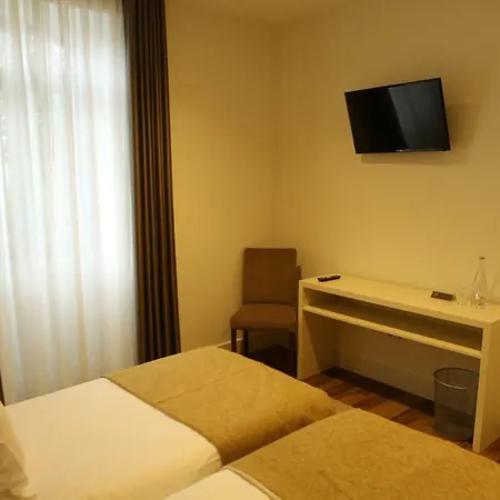 Otel Solar Do Rebolo 2*